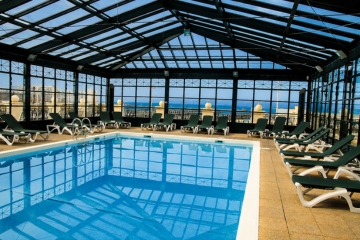 La piscine du SOWELL HÔTELS Le Beach 4* est parfaite pour souffler entre deux réunions