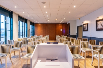 Découvrez une de nos salles séminaire, parfaite pour vos journées d'étude