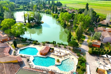 La piscine et les extérieurs de L’Olivier invitent à respirer entre deux réunions
