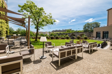 La terrasse de l'Hôtel du Roi & Spa 5* by SOWELL COLLECTION est parfaite pour souffler entre deux réunions