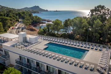 La piscine du SOWELL HÔTELS La Plage 4* est parfaite pour souffler entre deux réunions