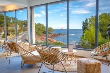 Détendez vous au bar de l'hôtel La Plage 4*