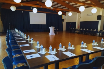Découvrez une de nos salles séminaire, parfaite pour vos journées d'étude