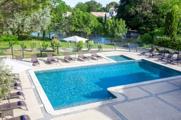 Les piscines du Domaine de la Petite Isle 4* sont parfaites pour souffler entre deux réunions