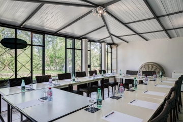 Découvrez une de nos salles séminaire, parfaite pour vos journées d'étude