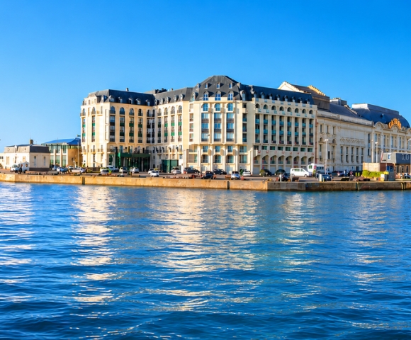 SOWELL HÔTELS Le Beach 4* situé à Trouville-sur-Mer. L'hôtel idéal pour vos événements professionnels