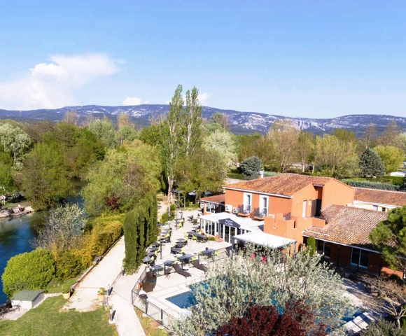 Le Domaine de la Petite Isle – 4* situé à L’Isle-sur-la-Sorgue. L'hôtel idéal pour vos événements professionnels